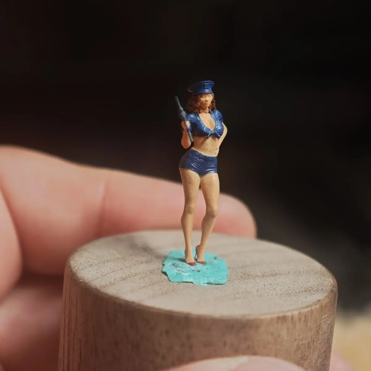 1/64 静的人形フィギュア DIY 手描き樹脂モデルカーシーンガソリンスタンドガール