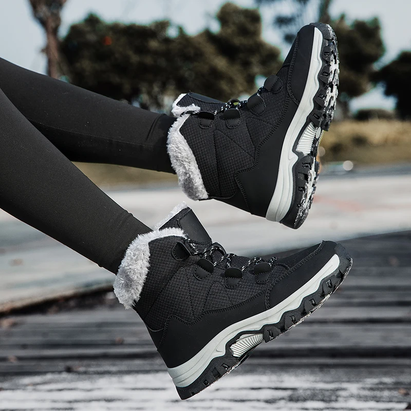 الشتاء المرأة أحذية الثلوج 2025 جديد في الهواء الطلق سميكة أفخم الإناث أحذية رياضية حذاء الثلوج الدافئة سميكة وحيد الثلوج مقاوم للماء حذاء قطني