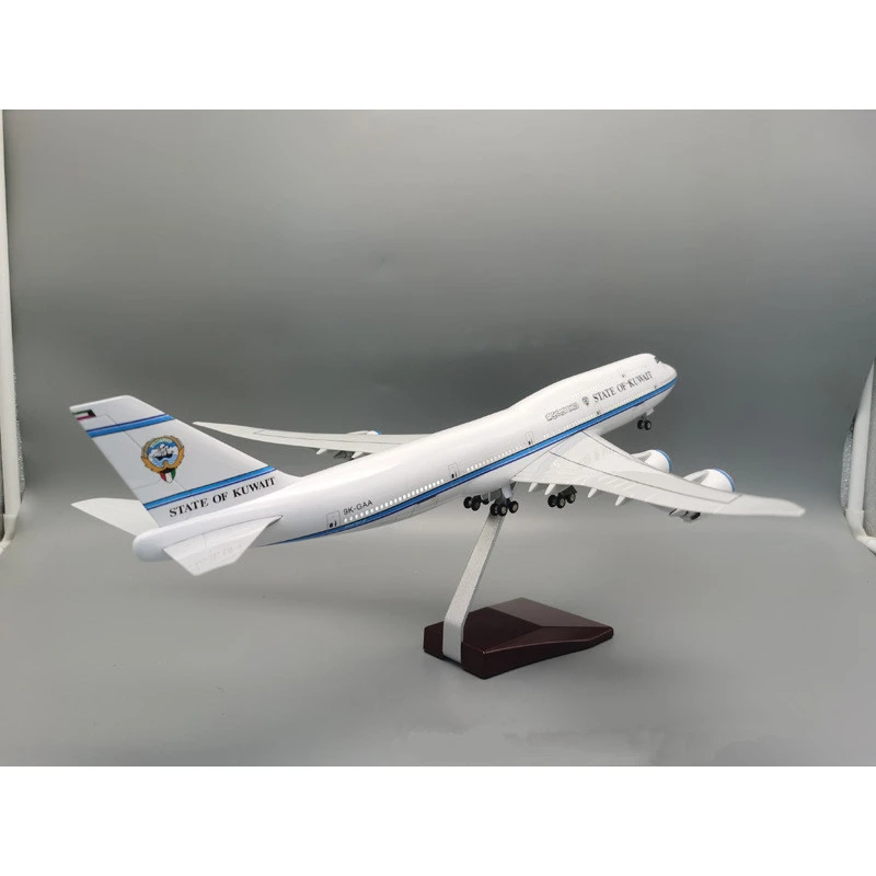 1/150 Scale Model State Of Kuwait Airways B747-8 Airplane Toys Airline With Light Resin Plane Collection Display Decoration Gift