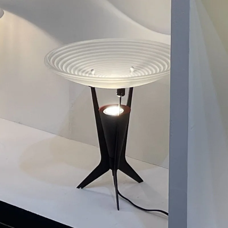 Lampada da tavolo in vetro ad albero Lampada da comodino per camera da letto dal design minimalista nordico Lampada da tavolo premium in alluminio in ferro battuto