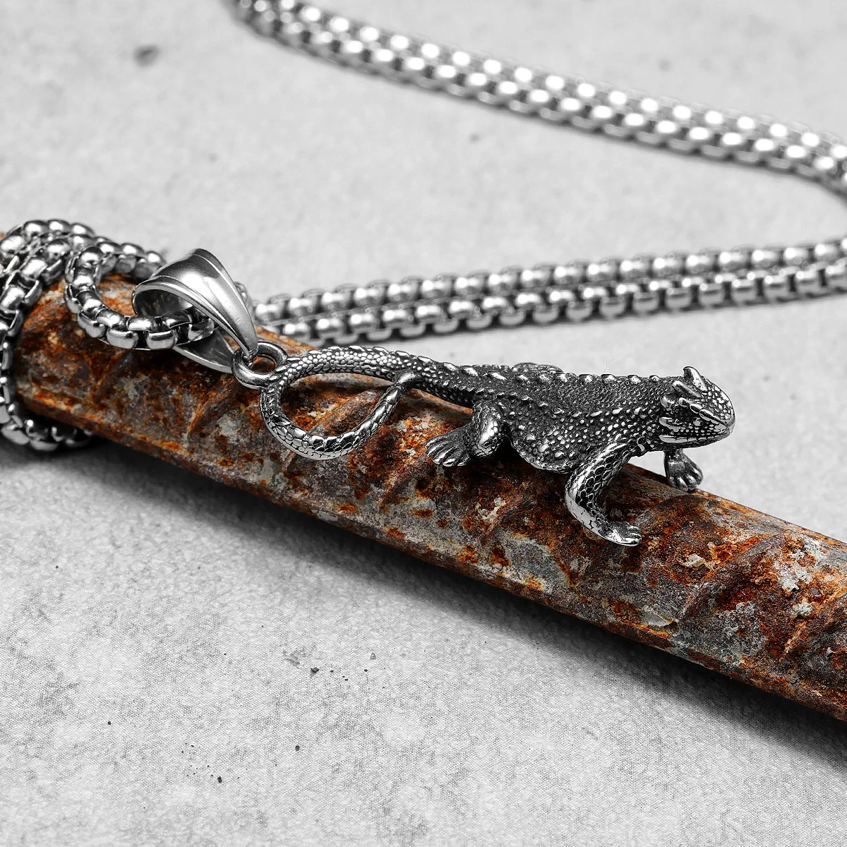 

Lizard Unique Men Necklaces With Pendant Stainless Steel Jewelry For Male Women Punk Hip Hop Accessories Gifts Wholesale