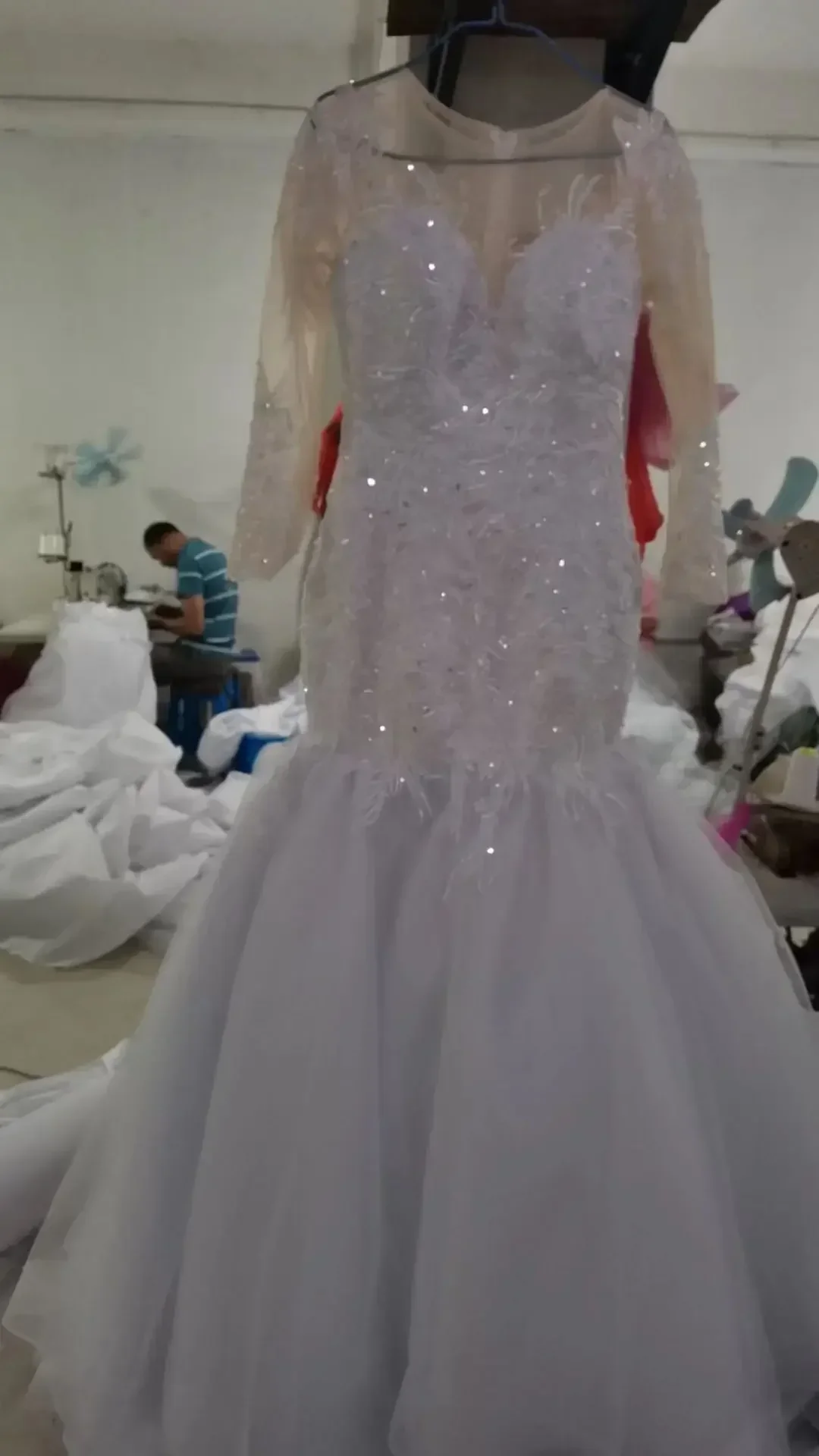 Maßgeschneidertes Brautkleid mit Perlenapplikationen Robe De Mariée, lange Ärmel, Übergröße, Reißverschluss hinten, Vintage-Strand-Brautkleid