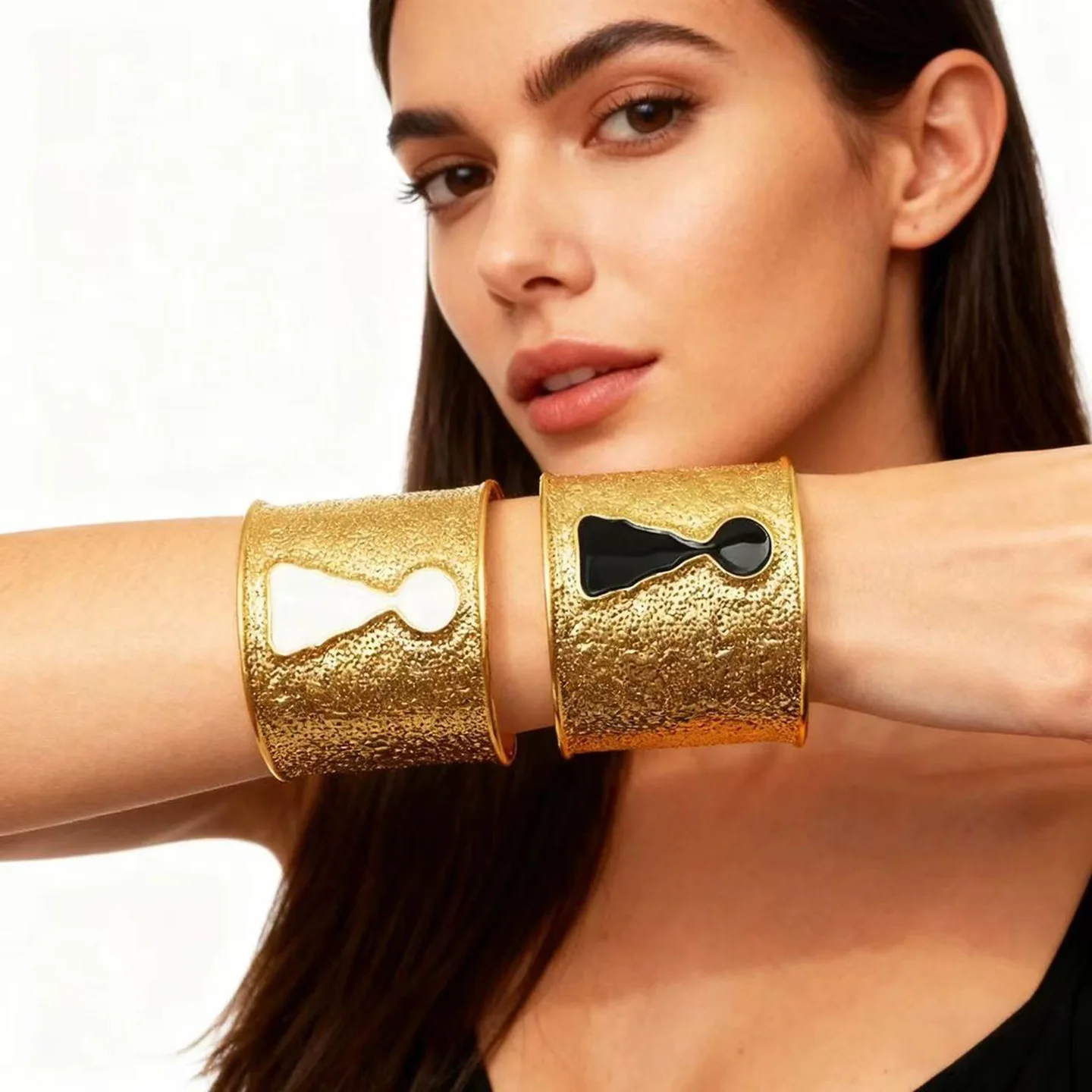 Vintage Gold‑Tone Textured Wide Open Cuff Bangle Abstract Figure Black White Enamel Retro Statement Women Fashion Wrist Bracelet