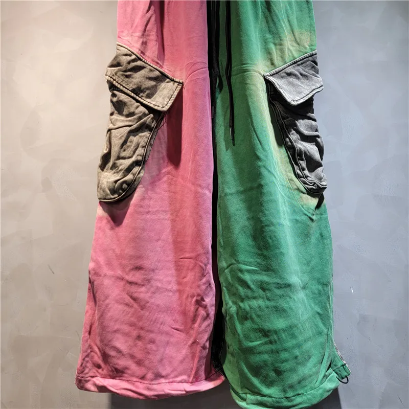 

Meet your new favorite cargo jeans. Featuring vintage wash & bold color-blocking for a standout street style.