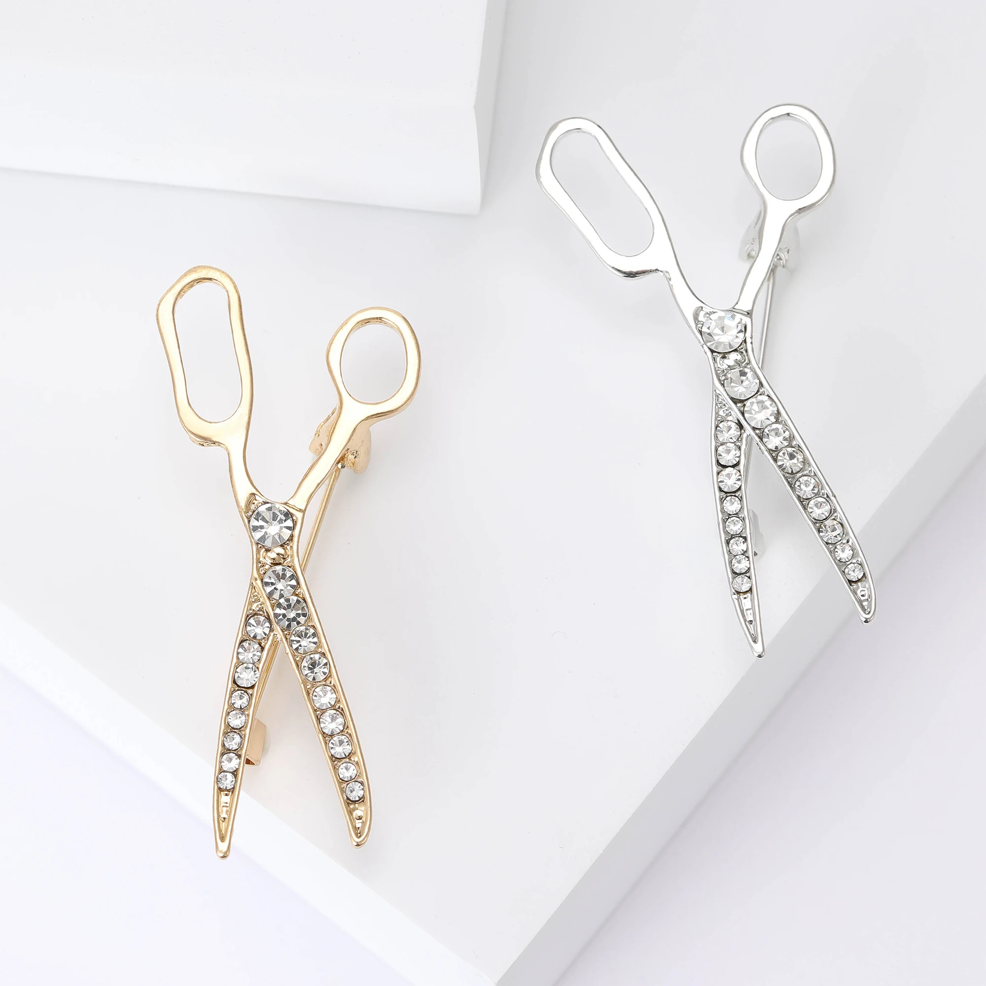 Beaut&Berry Beautiful Scissors Brooches for Women Unisex Charming Pins Friends Party Gifts Banquet Jewellery Accessories