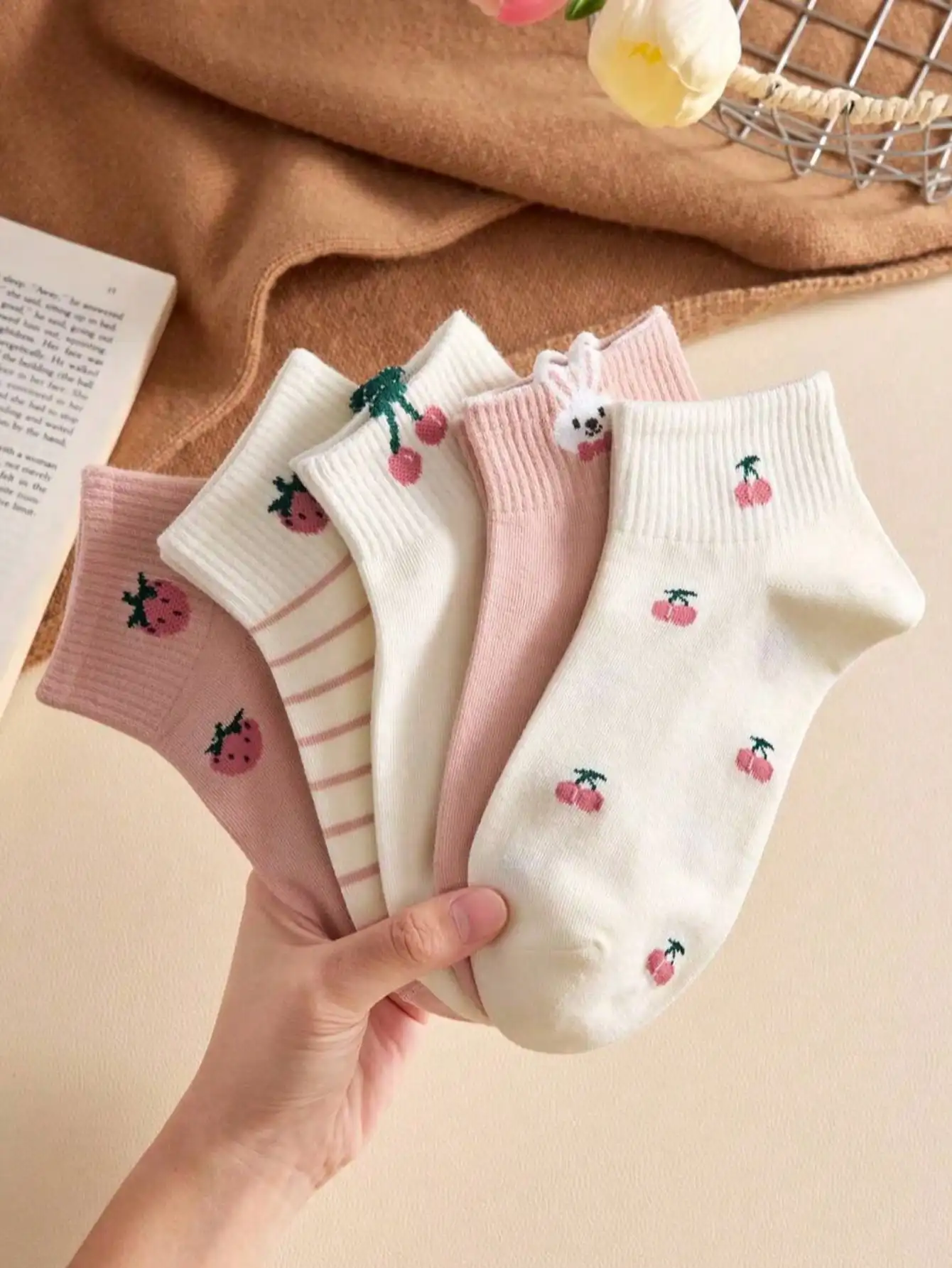 5 Paar rutschfeste kurze Sportsocken für Damen mit rosa Kirsch- und Erdbeer-Mustern, geeignet für alle Jahreszeiten