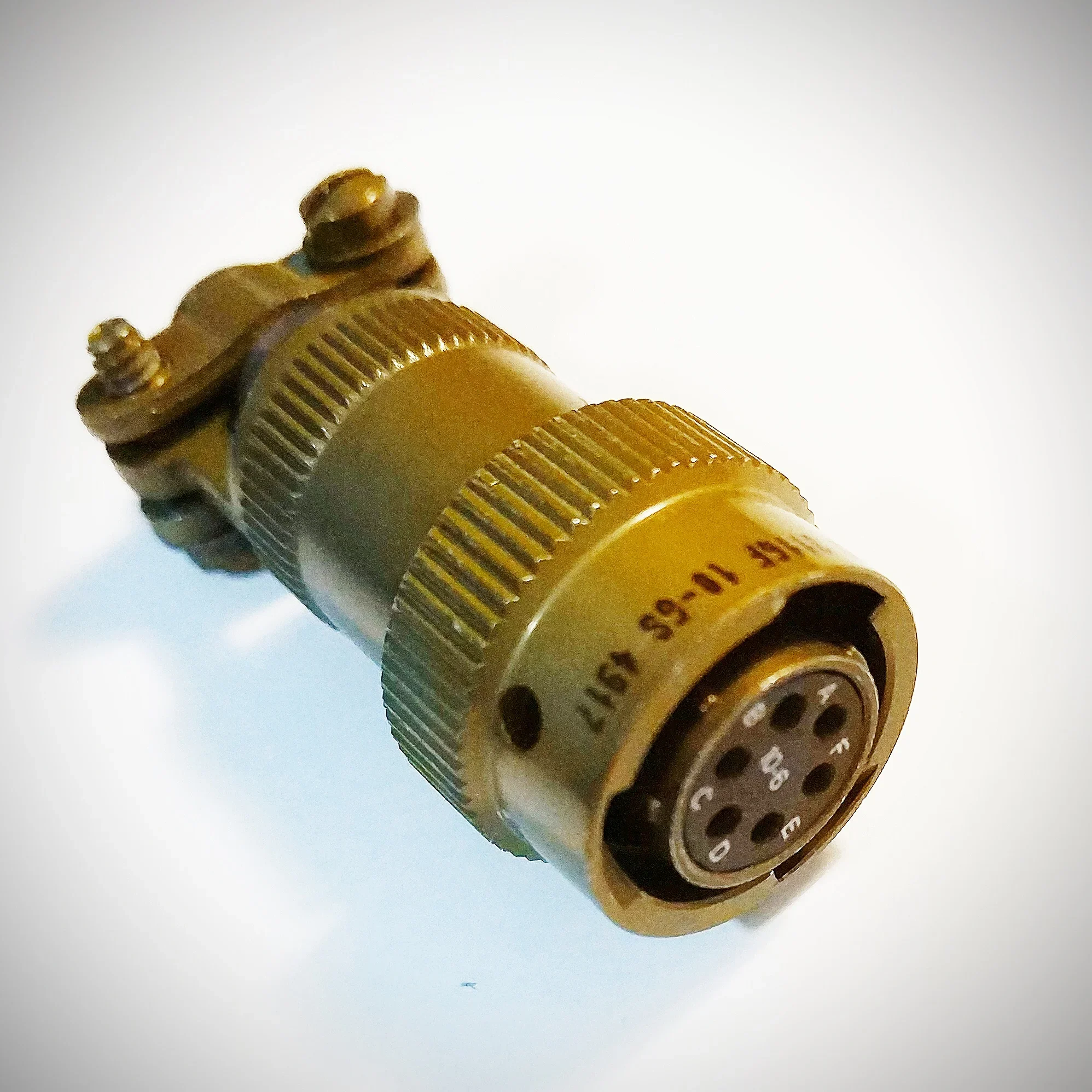 Разъем заменяет 6-ядерный Amphenol MS3116F PT06A/E/PTO2 62IN-16F-10-6S