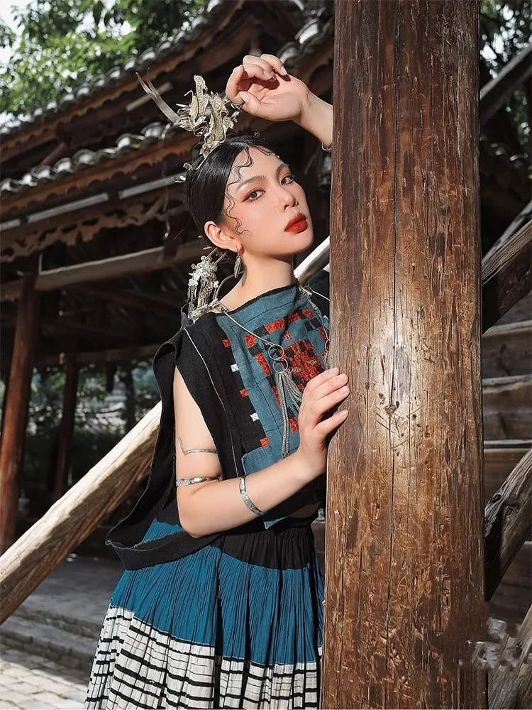 Ethnic performance Exotic Li travel photography accessories and costumes