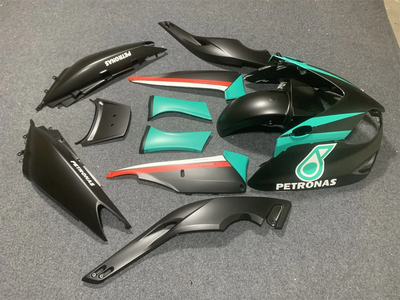 The motorcycle fairing kit is suitable for the TMAX500 2001 2002 2003 2004 2005 2006 2007 body fairing in black green red