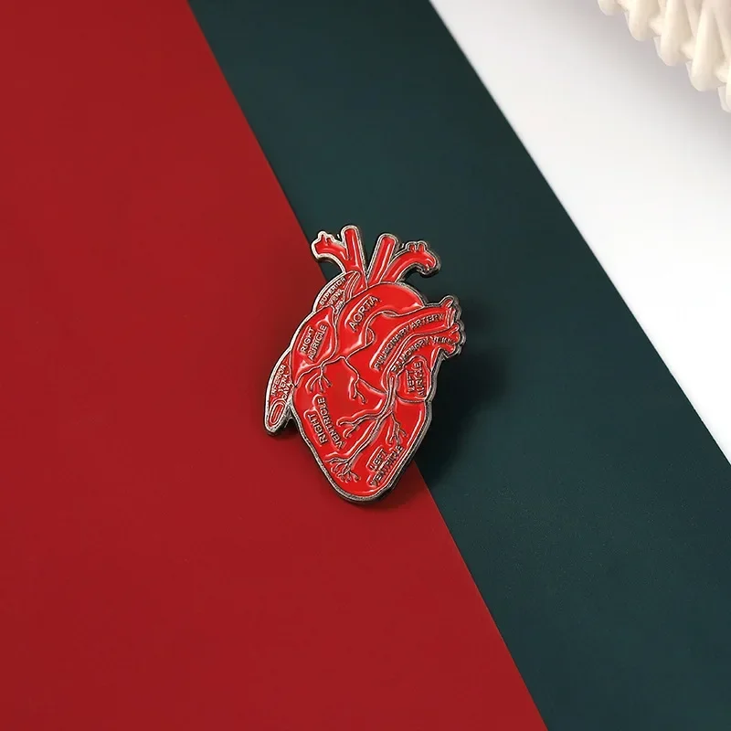 Creative Red Anatomical Heart Alloy Brooch for Clothes Doctor Nurse Clothing Bag Decorative Pin Badges Metal Pins for Backpacks