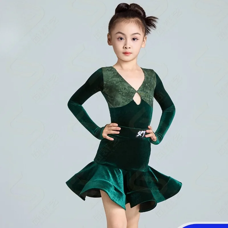 

New Latin dance practice dress for girls and children 2026 new winter velvet performance dress high-end two-piece set