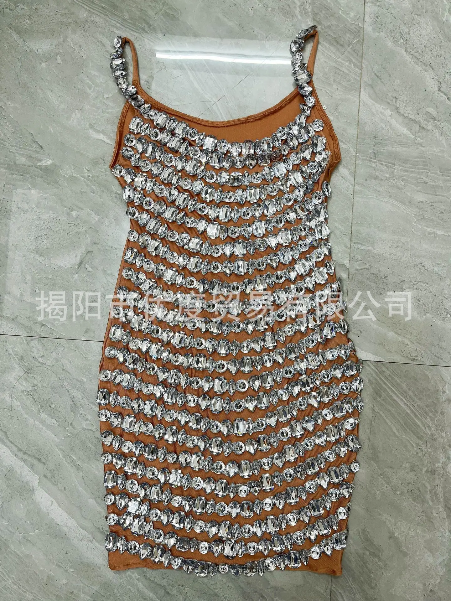 قسط الشعور بسيط مثير كبير حجر الراين الحمالة اللباس حفل أداء حزب سترة اللباس مصمم فساتين السهرة الفاخرة