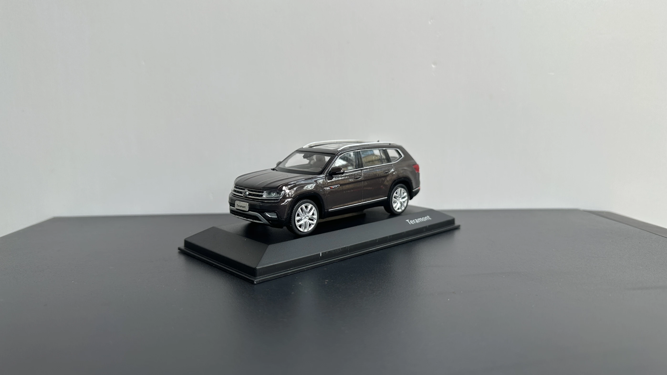 SAIC VW, The New Touon Car Model TERAMONT 1:43 Original Alloy Car Model Central Control, Collection