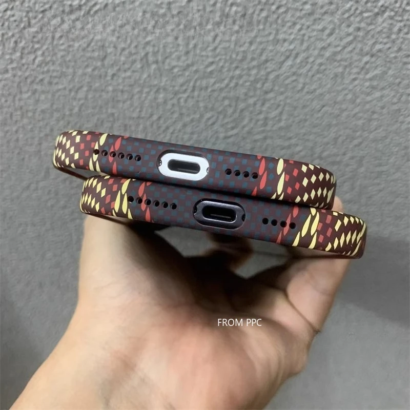 iPhone 17/16 Pro Max用 スネークプリント マグネット式ケースカバー MagSafe対応 カーボン調 ハードPC製 スマホケース カメラレンズフレーム保護付き