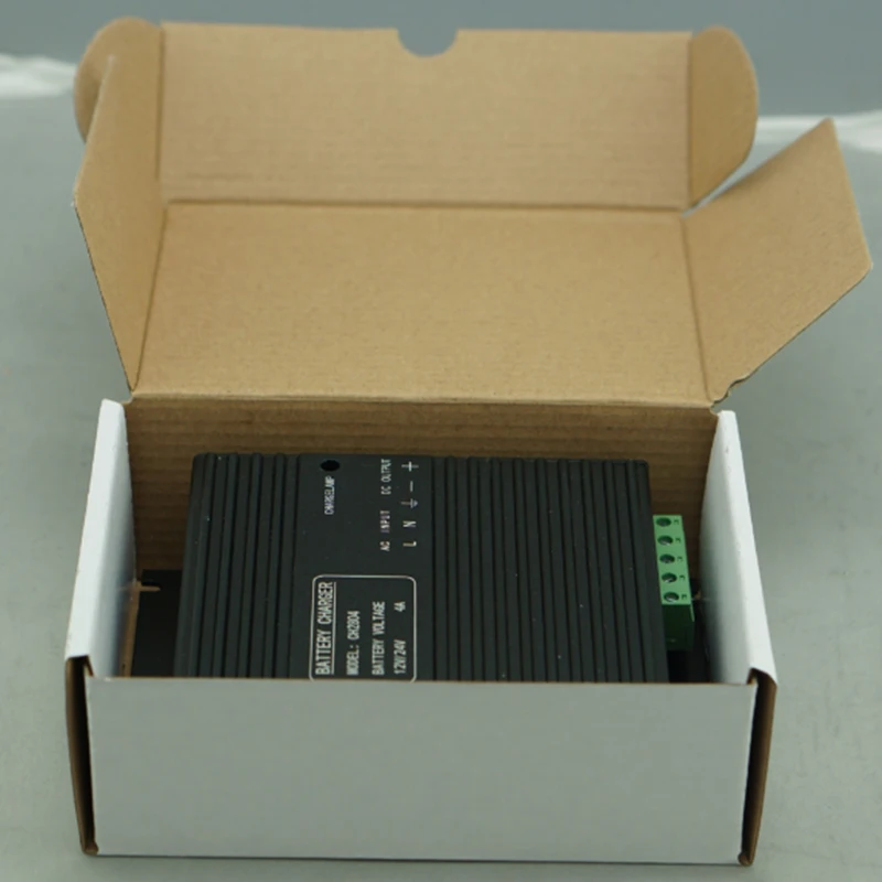 ชุดเครื่องกำเนิดไฟฟ้าเครื่องชาร์จแบบลอย4A ที่ชาร์จแบตเตอรี่แบบเริ่มทำงานอัตโนมัติ CH2804 12V24V