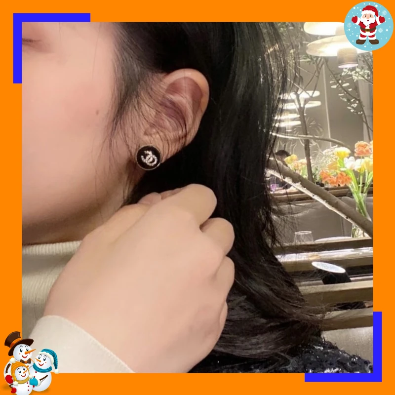 Vintage Round Resin Diamond Stud Earrings Versatile Classic Black and White Button Double Earrings Necklace Accessories Women