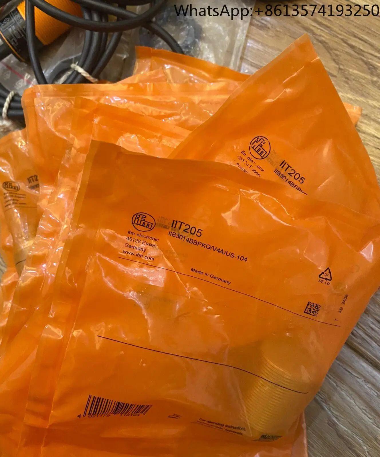 

IIT205 new original and genuine unopened inductive proximity switchin stock