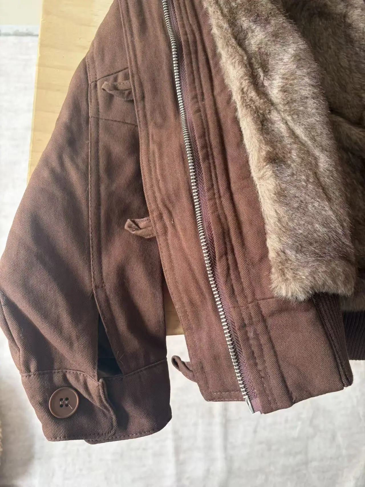 Fur Lined Bomber Jacket American Vintage Womens Brown Hooded Coat with Faux Fur Trim and Ribbed Cuffs Fashionable and Casual