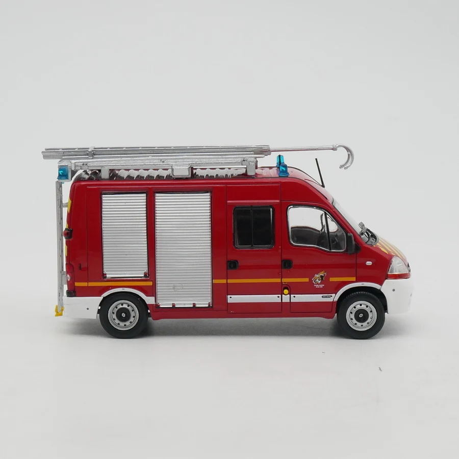 Diecast Ixo 1:43 escala Renault Master Renault pan motor de bomberos francés coche en miniatura de aleación juguete coleccionable regalo exhibición de recuerdo