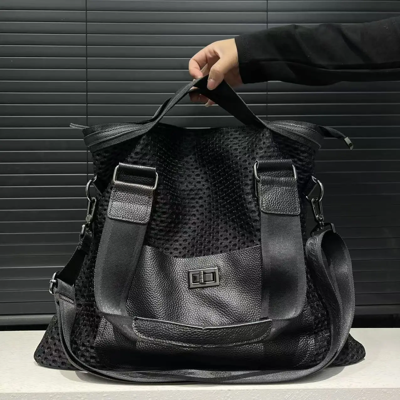 Ladies' fashionable and casual large capacity mesh spliced shoulder bag, rivet shoulder strap retro street style city bag