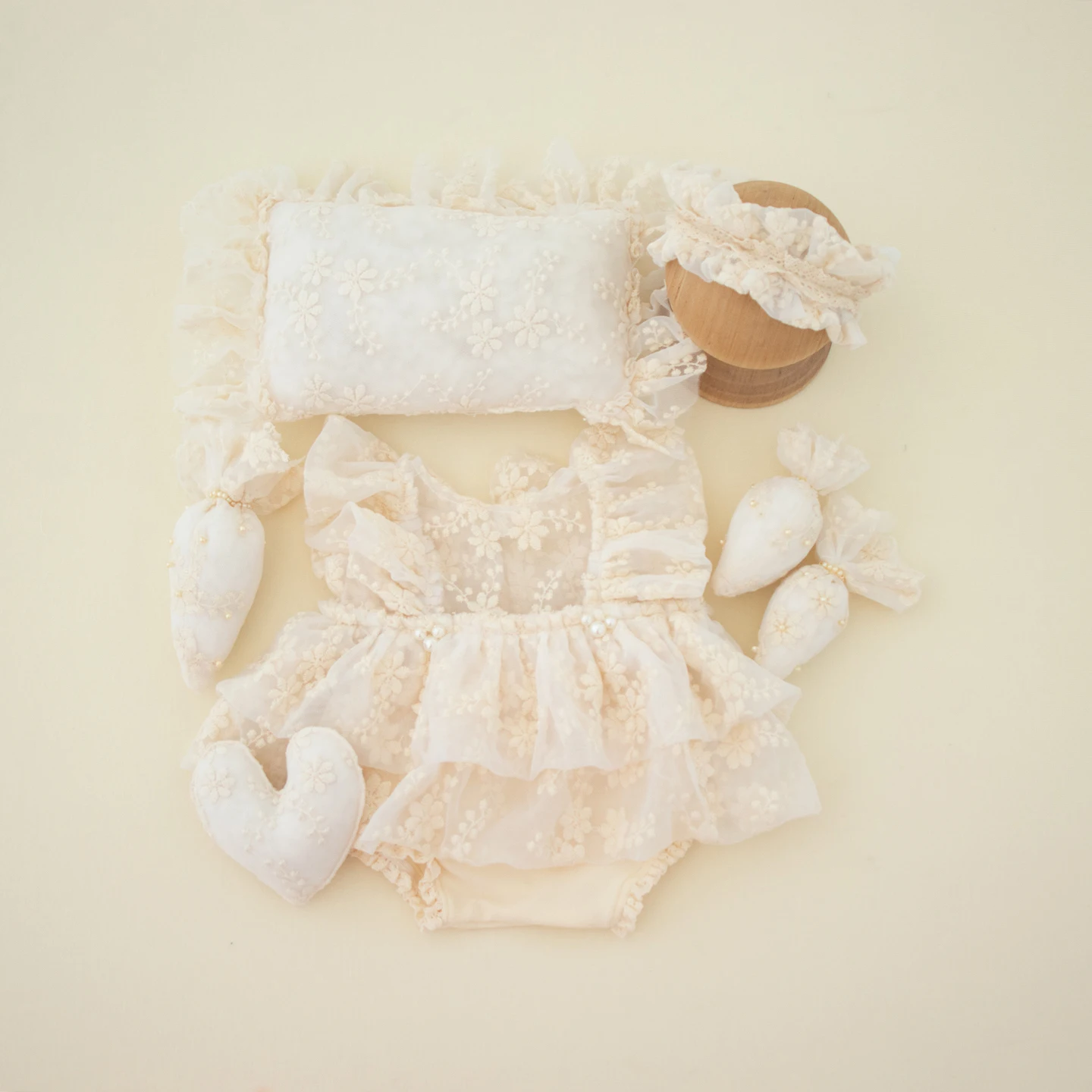 Newborn Photography Props for Baby Girls Lace Dress with Headband Carrot Decor Heart Set for Photo Shoot Accessories Studio Prop