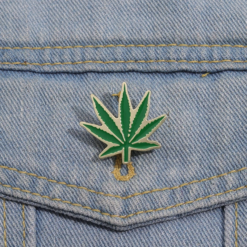 Green Tobacco Leaf Enamel Pins Funny Cute Cartoon Plants Brooches Backpack Lapel Badge Accessories Gift for Friends Wholesale