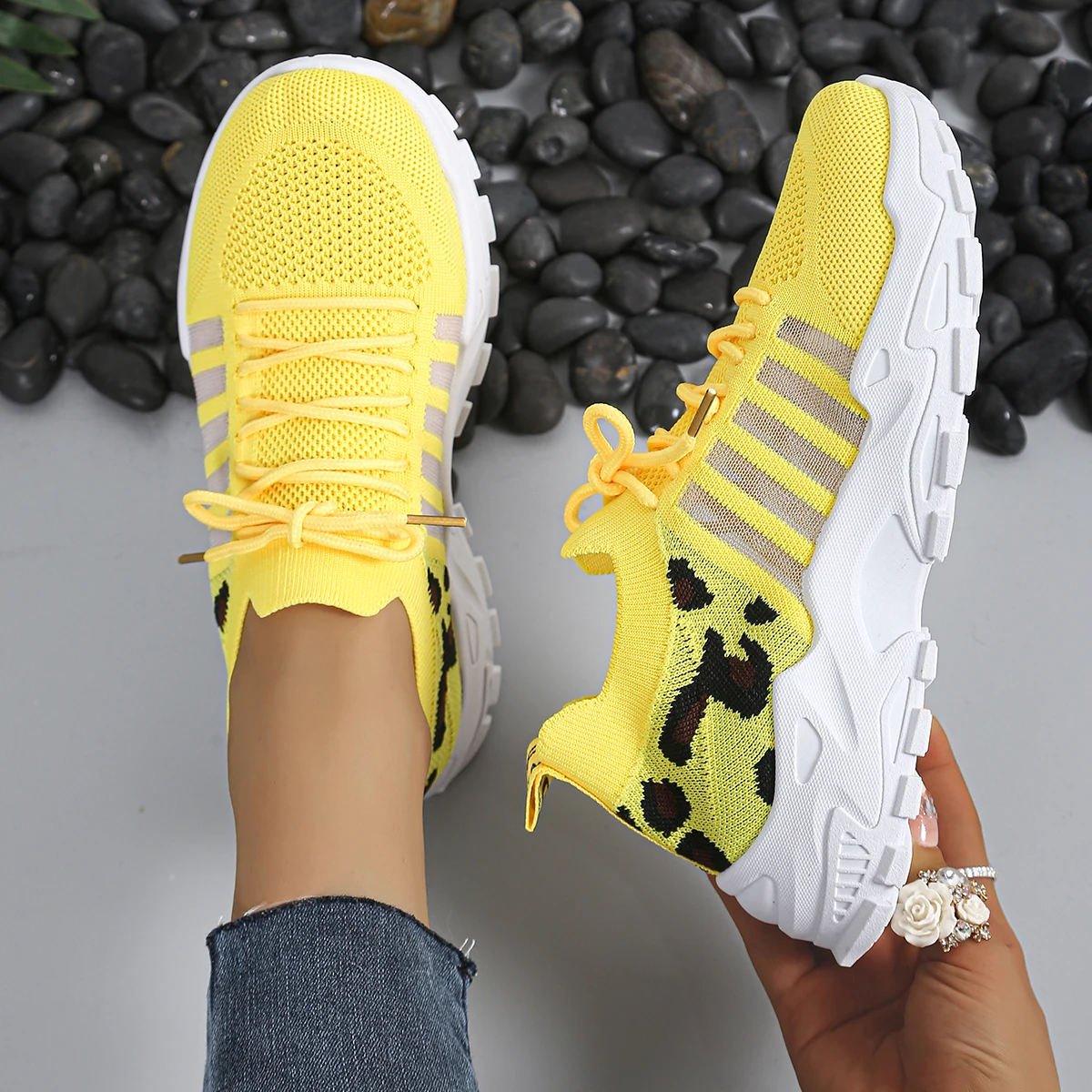 Zapatos deportivos informales para mujer con suela gruesa, que son zapatos transpirables, cómodos e informales para comprar en línea