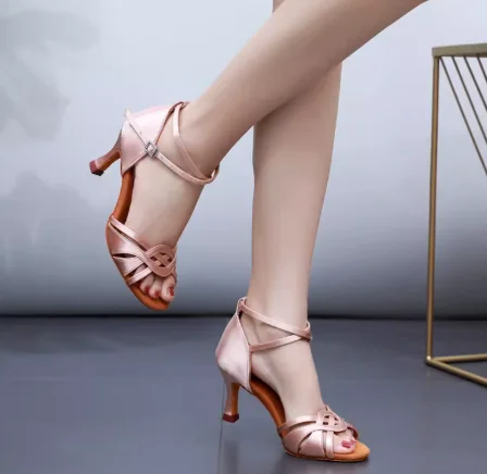 

Танцевальные туфли для женщин: новые замшевые туфли для бальных танцев, танго, сальсы, с шелковой отделкой, коричневые, модель сандалии