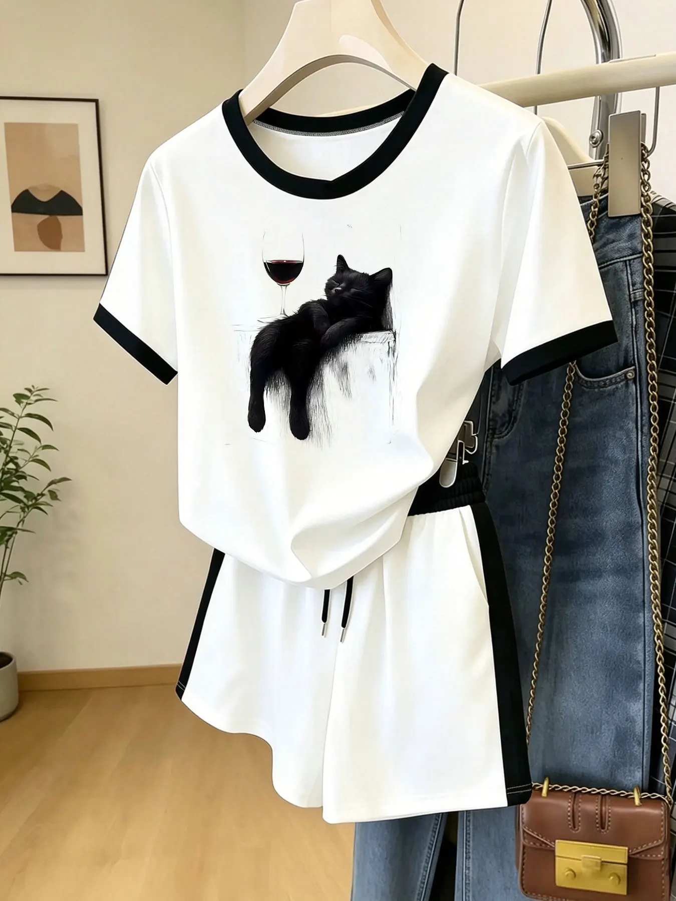 

Summer Lightweight Breathable Casual Set with Contrasting Edge Design, Cat and Wine Print T-Shirt and Shorts Two-Piece Set