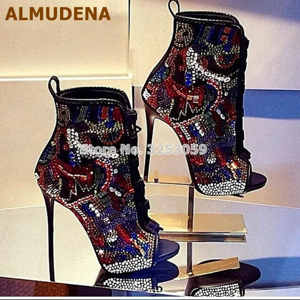 

Женские разноцветные ботильоны с кристаллами, изысканные цветные ботильоны со стразами и открытым носком на шнуровке, свадебные туфли на очень высоком каблуке