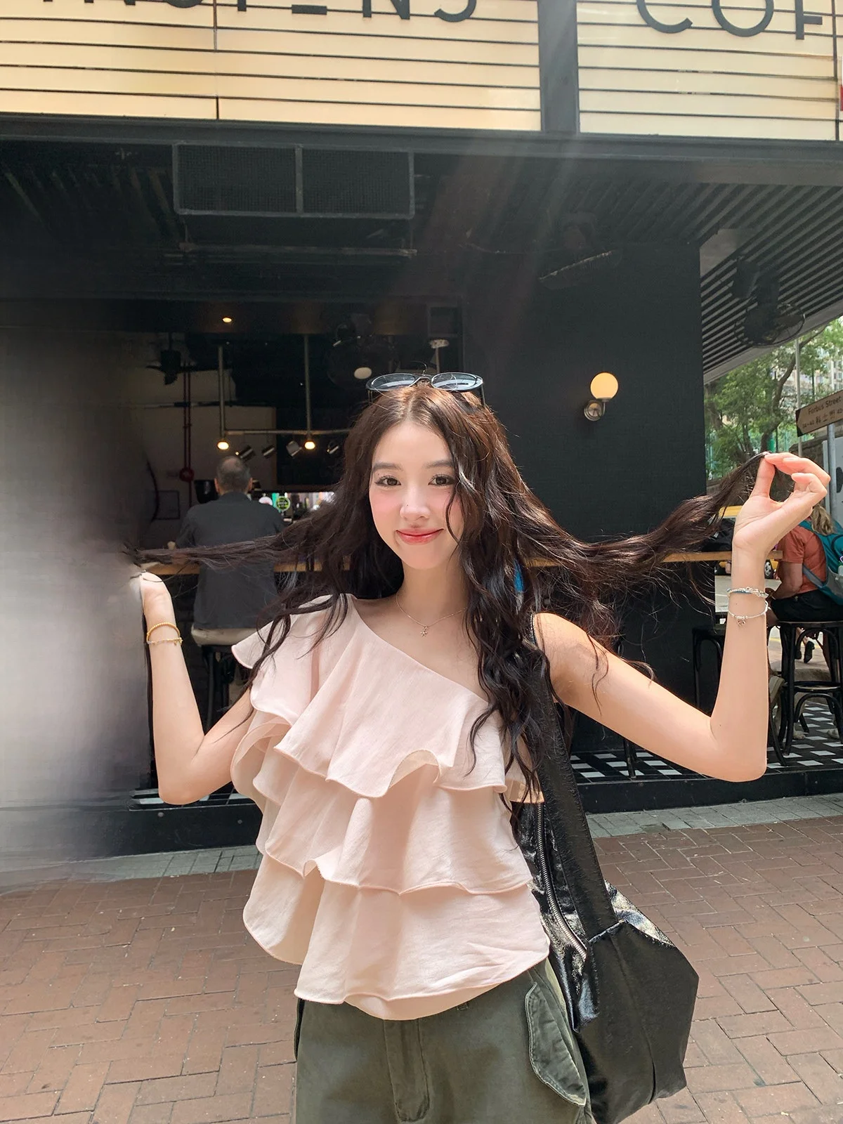 

Новинка лета Sinbounboun: Элегантная свободная шифоновая блузка с коротким рукавом, открытыми плечами и кружевным подолом с цветочным узором, женский топ