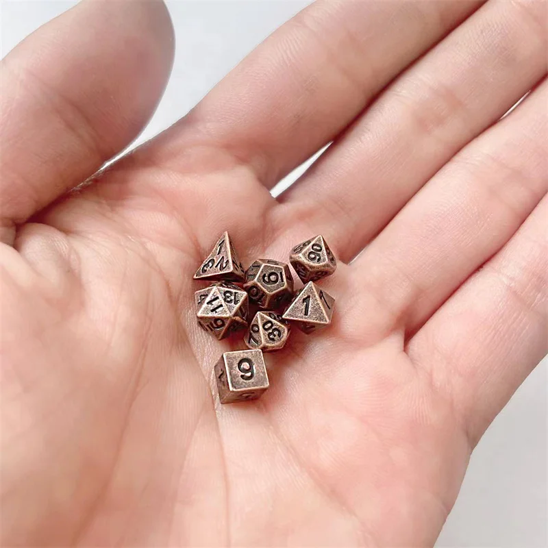 7 teile/satz Metall Mini Würfel 6mm Archäized Brettspiel Würfel Set Polyedrische Tisch Spiel Würfel Rollenspiel Würfel kit Rituale Party Spielzeug