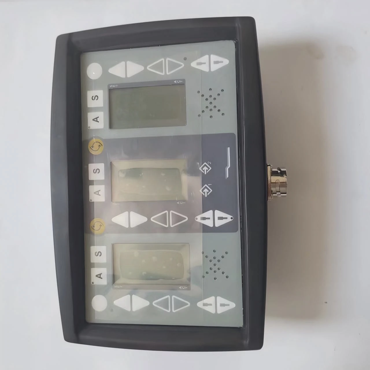 Three-screen depth controller for W1900/W2000 cold planers