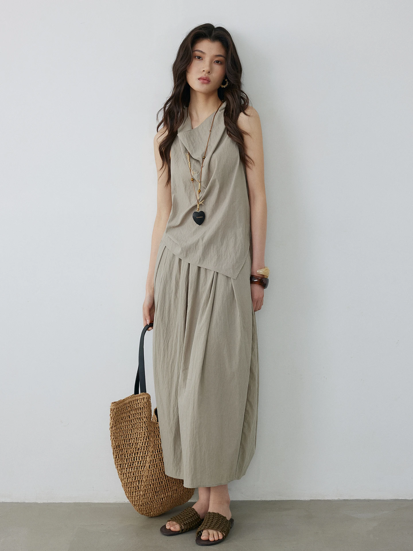 

KEARA Летний женский комплект из двух предметов: асимметричный топ свободного кроя и юбка с высокой талией, без рукавов, с расслабленным вырезом и цветочным принтом