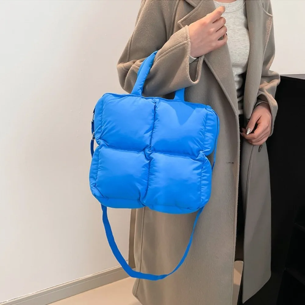 Borsa tote casual imbottita di grande capacità per donna Borsa a tracolla gonfia INS alla moda con tracolla regolabile Borsa da lavoro imbottita morbida