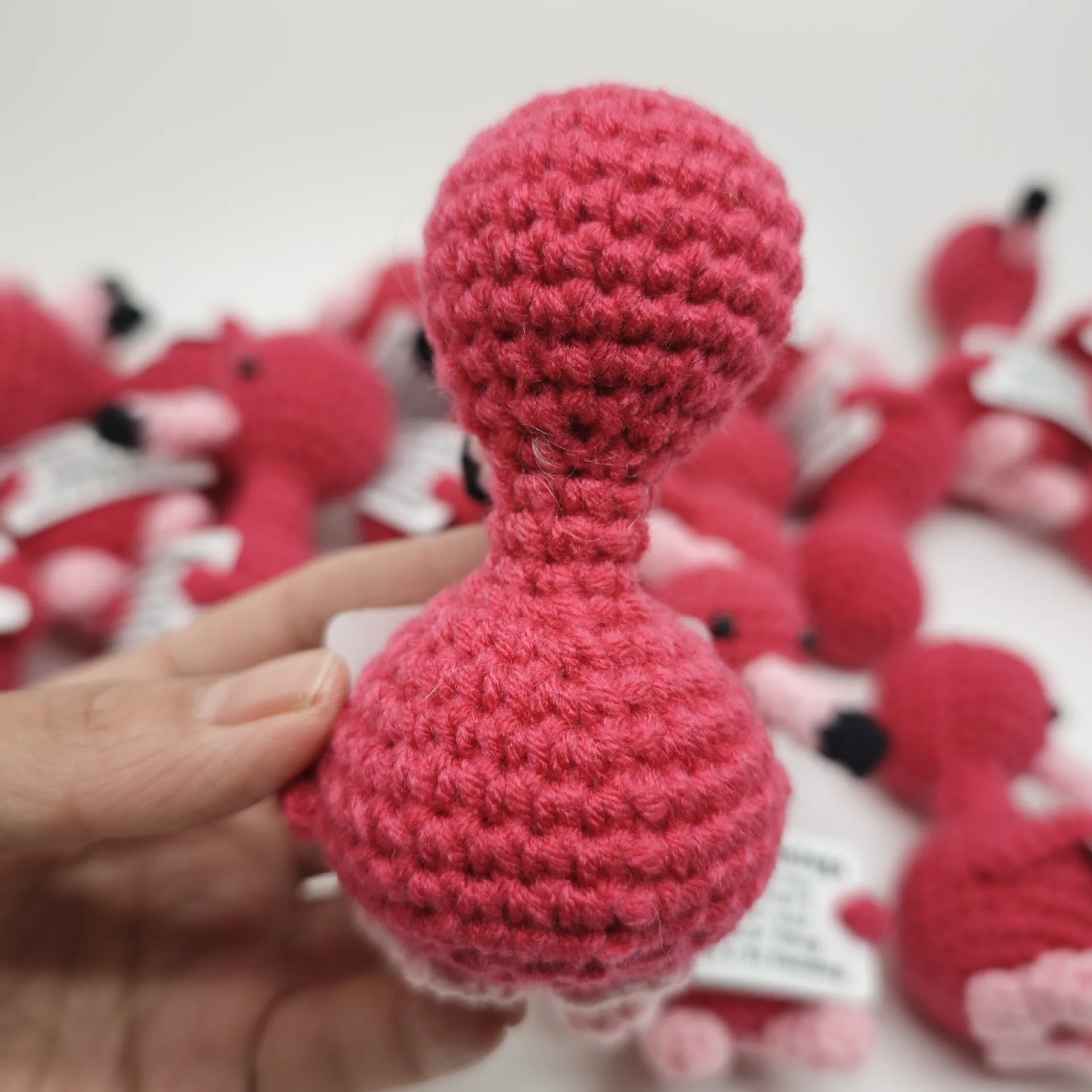 مضحك الكروشيه الدعم العاطفي إيجابي فلامنغو دمية مع بطاقة غرفة المنزل الديكور اليدوية الصوف محبوك فلامنغو حلية