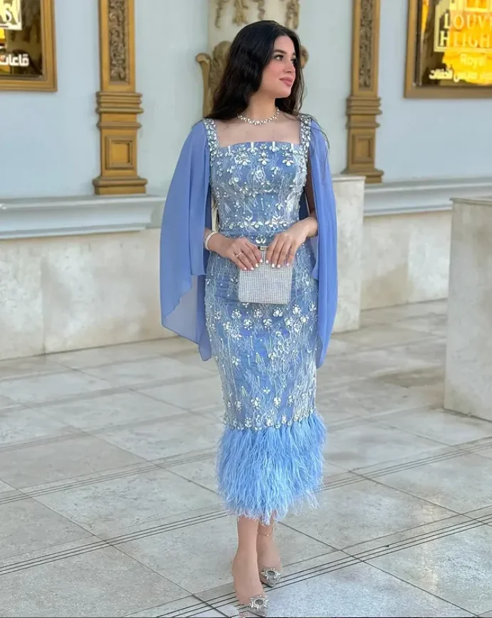 Abiti da sera a sirena lunghi fino al tè lilla con mantella Abito da gala quadrato con piume di pizzo di cristallo di lusso su misura in jersey su misura