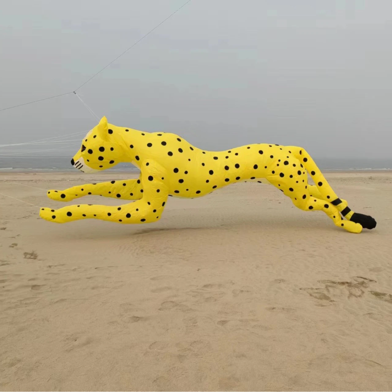 

10M yellow leopard kite pendant inflatable cool