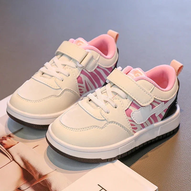 

2025 Spring Autumn New Children's Sneakers Cute Cartoon Non-slip Skateboarding Shoes Comfortable Breathable Girls' Sports Shoes
