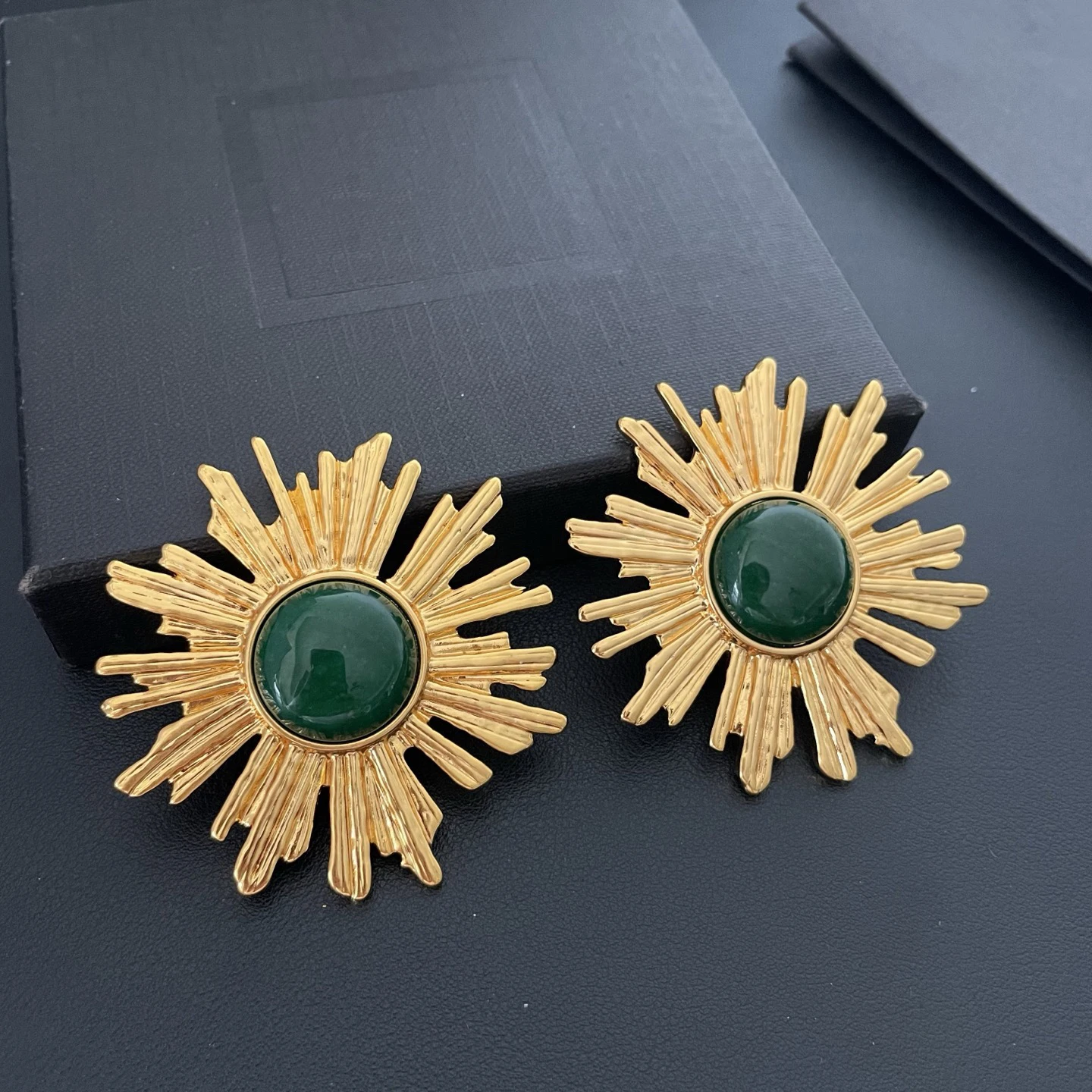 europe-america-vintage-natural-stone-flowers-big-ear-clip-earrings-women-top-quality-classic-jewelry