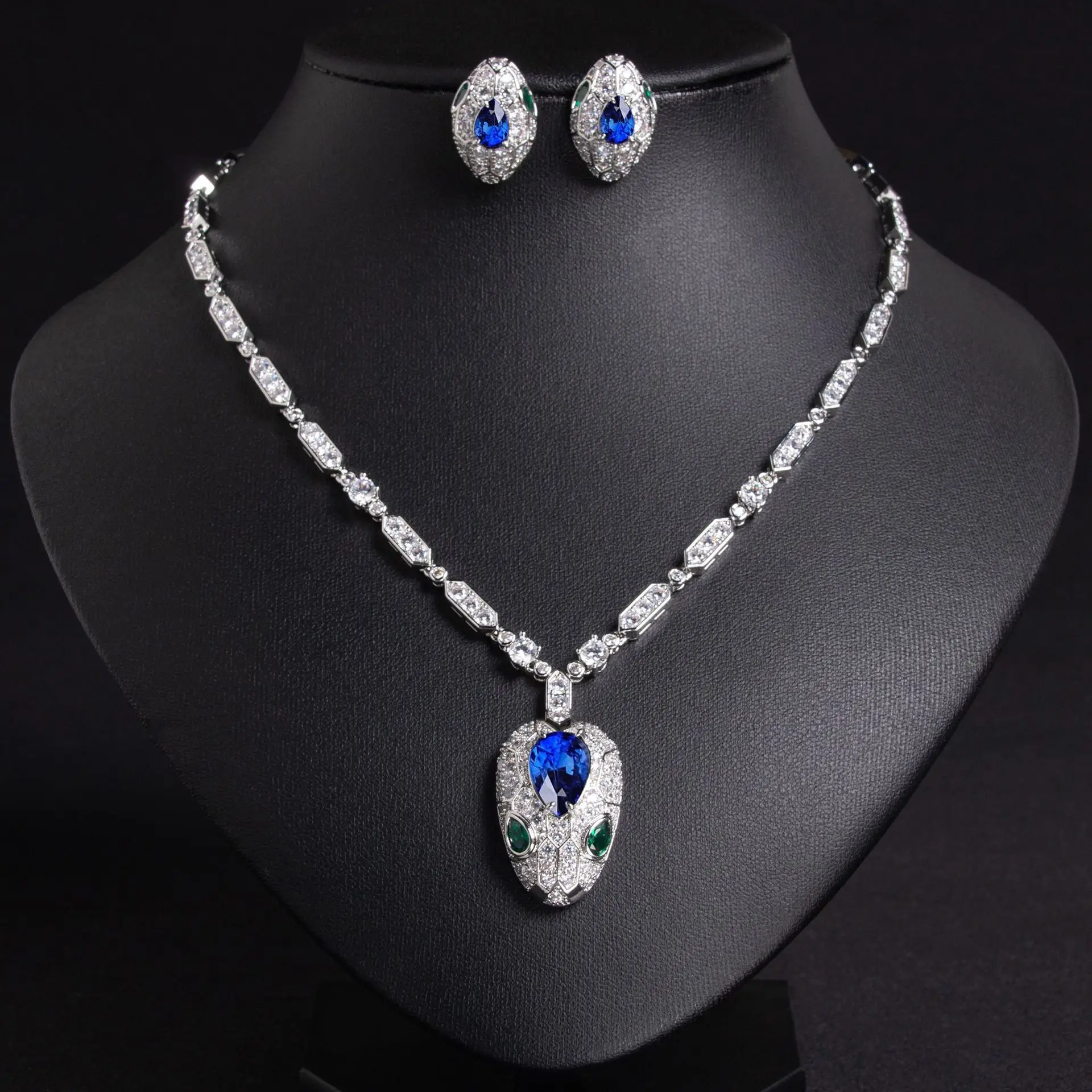 قلادة جديدة رائعة من سلسلة ثعبان الروح الصغيرة لسنة الثعبان، تصميم ثعبان زودياك لعنوان الميلاد للسيدات، عالي