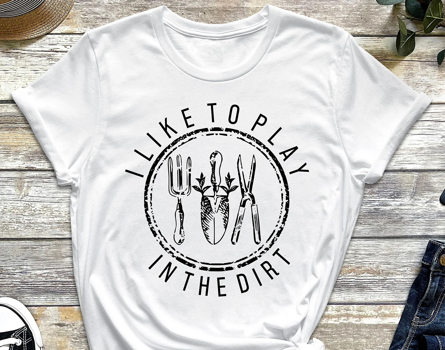 I Like To Play in The Dirt Slogan Women T-shirt Vintage Cartoon Hoe Tool Print Female Shirt New Trend Holiday Farm Casual Tee