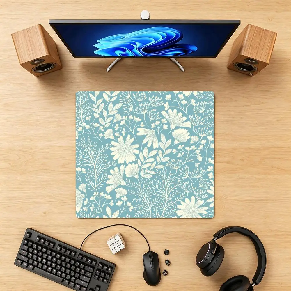 

Pink Rose Stripe Pattern Large Mousepad, Durable Hemmed Edge Anti‑Slip Keyboard Pad