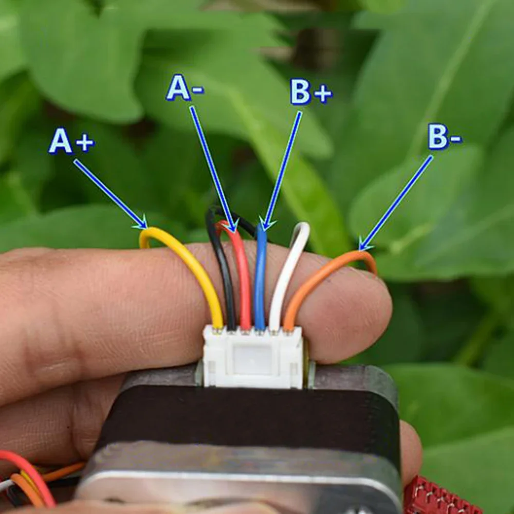 Minebea 42mm Stepper Motor 2 เฟส 4 สายแบริ่งบอลคู่ 1.8 องศามอเตอร์ 14 มม.ความยาวเพลา Precision 3D เครื่องพิมพ์