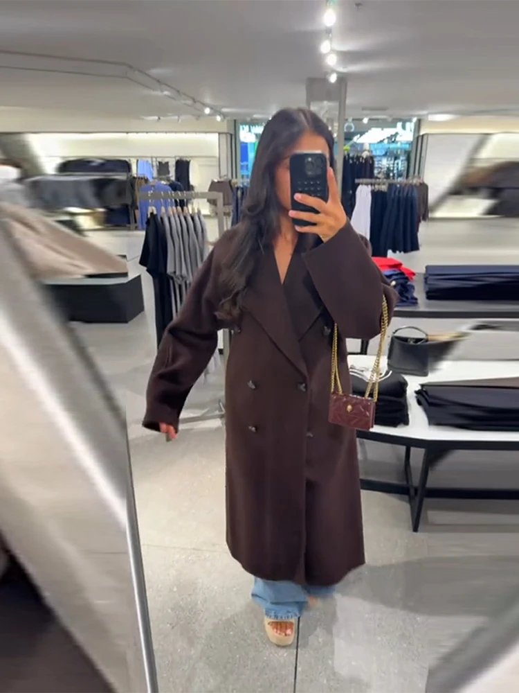 Elegancki płaszcz damski z klapami, jednolity kolor, długi, luźny, dwurzędowy, z długim rękawem, odzież wierzchnia, jesień-zima 2025, styl miejski, do pracy.