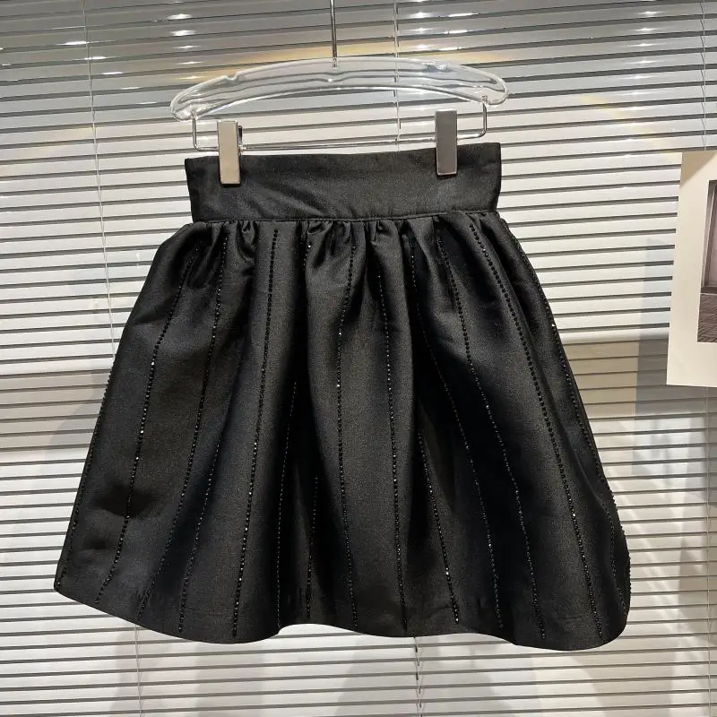 Estate 2025 Net Red Pure Color Flower Bud Gonna f-lunghezza Gonna da donna Striscia verticale Heavy-du Strass Gonna da donna