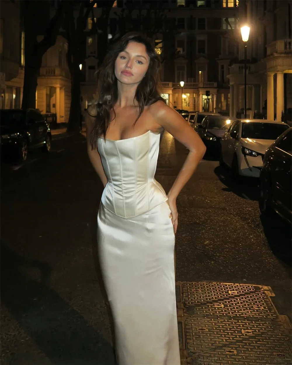 تخصيص فستان الزفاف الضيق مثير حمالة بسيط الساتان قبالة الكتف فستان الزفاف فستان الزفاف الشاطئ البوهيمي