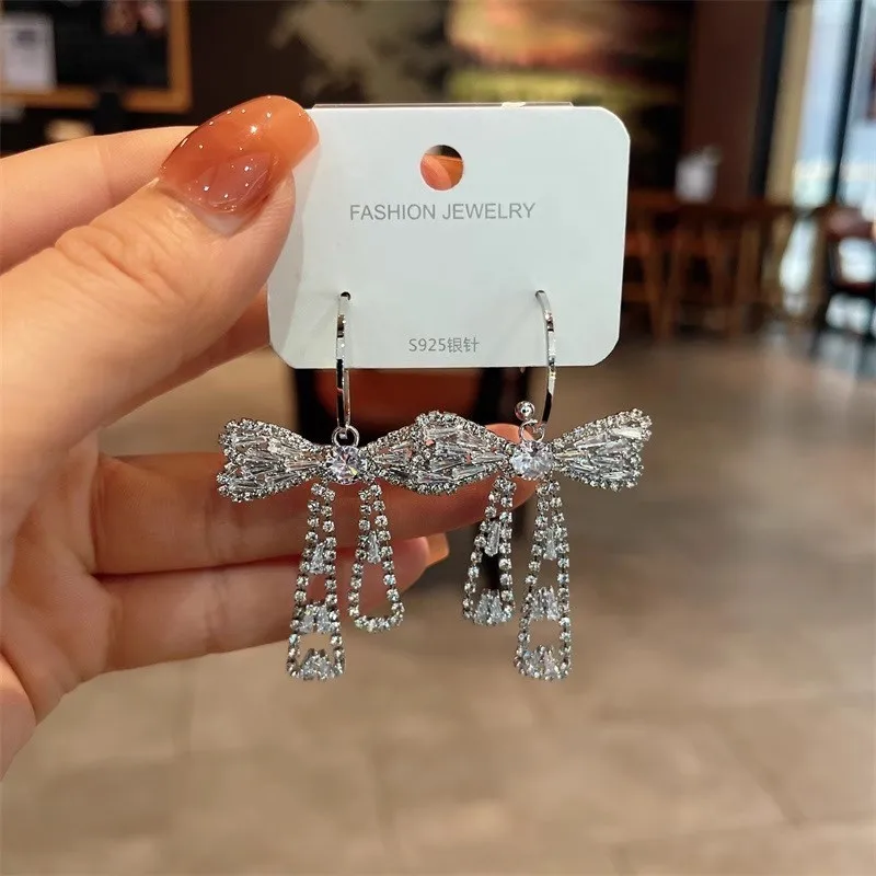 

Bow Zircon Fashion Light Luxury Earrings