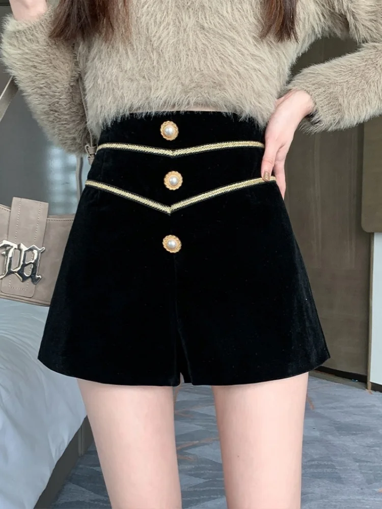 Pantalones de pierna ancha de terciopelo dorado para mujer, novedad de 2025, aspecto fino de otoño/invierno, pantalones cortos informales de edición coreana de cintura alta, pantalones cortos negros