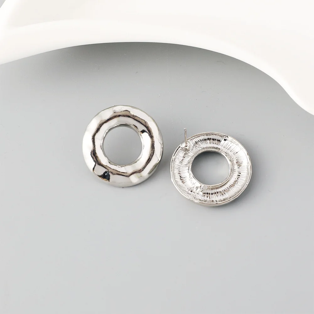 Circle earrings literary and simple stud earrings women's versatile high-end temperament earrings, extremely colorful new models